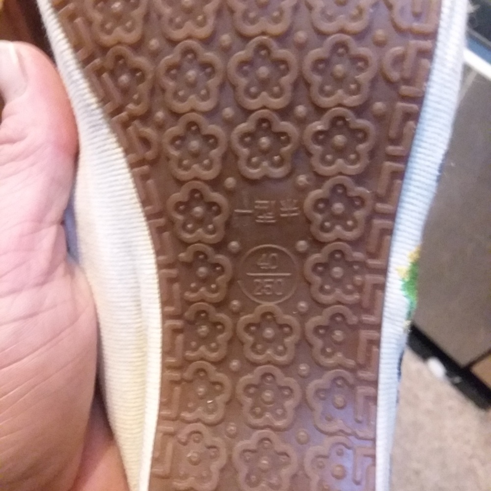 Shoes - Picture 2 of 4